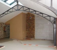 Vue sur la pi&egrave;ce de vie ,coin s&eacute;jour ,salon et cuisine
beau m&eacute;lange de mat&eacute;riaux