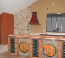 Vue sur la pièce de vie ,coin séjour ,salon et cuisine
beau mélange de matériaux