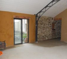 Vue sur la pi&egrave;ce de vie ,coin s&eacute;jour ,salon et cuisine
beau m&eacute;lange de mat&eacute;riaux