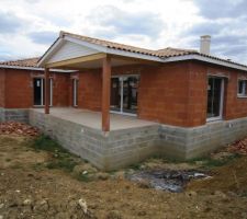 Arrière de la maison avec terrasse couverte

Porte fenêtre à galandage