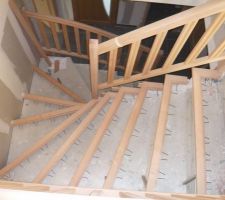 L'escalier, le travail des menuisiers...