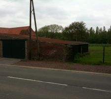 Dépendance de ferme à demolir