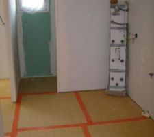 Sdb avec acces par le couloir et acces par la chambre parental