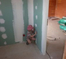 Ponçage de Bandes en Famille