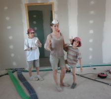 Ponçage de Bandes en Famille