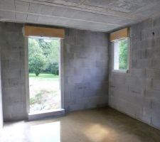 BUREAU avec baie 1 vantail sud petite fenêtre ouest