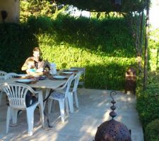 REPAS EN FAMILLE CHEZ MA SOEUR A L OMBRE DE LA GLYCINE