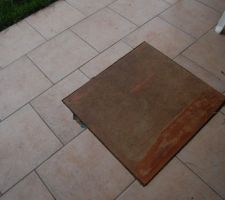 Cadre en corgniere   planche de bois pour boucher la trappe a fioul