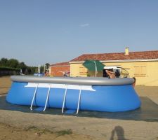 Première mouillasse dans la piscine. UN REGAL!!!!!!!!!!!!!!!!!!!!!!!!!