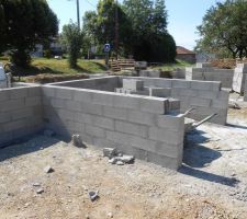 Les murs commencent à se monter