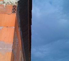 Decallages de tuiles mécanique, formant des dents de scie