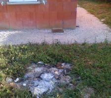Feu devant la maison