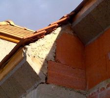 Mauvais cimentage et tuiles mal posées