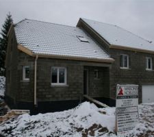 Maison sous la neige