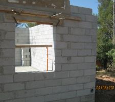 Coffrages et coulage des linteaux.