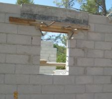 Coffrages et coulage des linteaux.