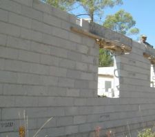 Coffrages et coulage des linteaux.