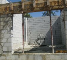 Coffrages et coulage des linteaux.