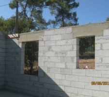 Coffrages et coulage des linteaux.