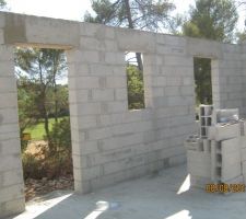 Coffrages et coulage des linteaux.