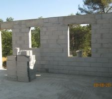 Coffrages et coulage des linteaux.