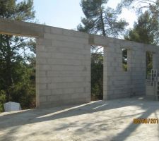 Coffrages et coulage des linteaux.