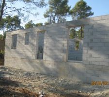 Montage des agglos et coulage des pignons.