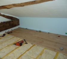 D&eacute;but de la pose, ch&ecirc;ne 22mm en 3 largeur.