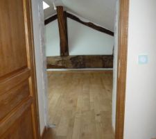 Parquet, ponc&eacute; et huil&eacute;.