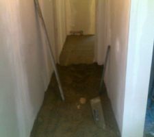 Chape tradi   carrelage dans couloir