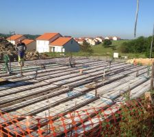 Juste avant le coulage de la dalle, le pompiste m'a dit que c'est son premier b&eacute;tonnage, le stress !!