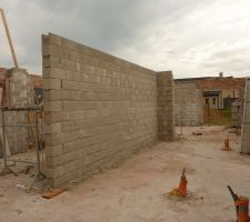 Mur de refend interne vu depuis le futur garage