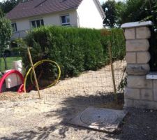 Raccordement et pose des compteurs entre la rue et le chemin d'acc&egrave;s