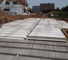 Hourdis polystyrène sur toute la surface habitable et hourdis béton pour le cellier et le garage