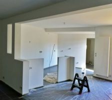 Mur du fond de la cuisine en Népal pastel...