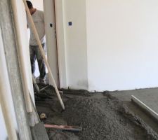 Chape avant carrelage