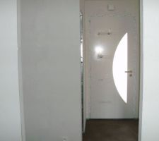 Entr&eacute;, avec &agrave; gauche placard chaussures
