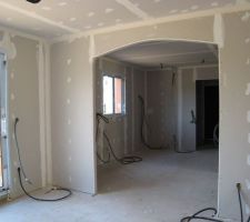 Vue du s&eacute;jour vers la cuisine