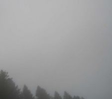 Coulage des fondations sous une pluie battante