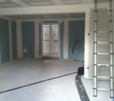 Salle à manger et emplacement escalier