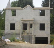 Voici le porche d'entrée