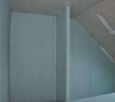 Salle de bain avec placard