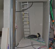 Espace pour l'escalier et les wc
