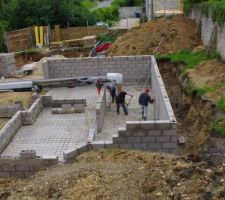 Beton arriv&eacute; tard , mais pas grave on tire la chape