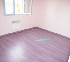 La chambre de la petite terminée( reste le balai a passer.)