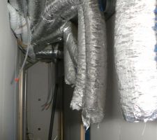 Le couloir avant plafond, j'en peux plus de ces gaines...
