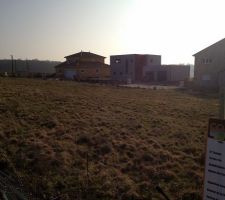 Vue de la rue du terrain