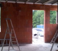 Porte d entree et wc ( petite fenetre)