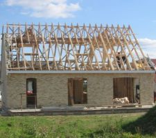Premier jour :installation charpente 
pignon