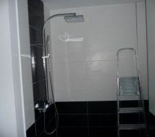 La douche installée et fonctionnelle !